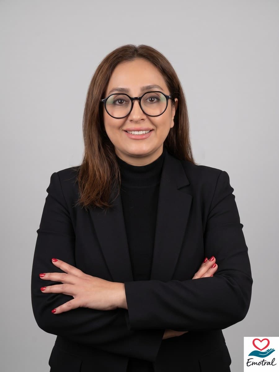 مژگان شریعت پناهی